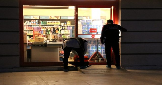 Karşıyaka'daki süpermarkette hırsızlık...