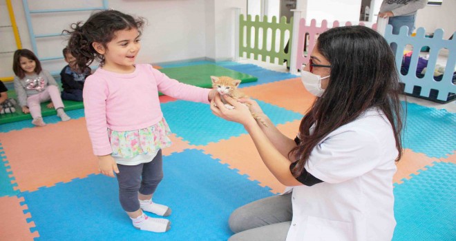 Karşıyakalı miniklere hayvan sevgisi aşılanıyor