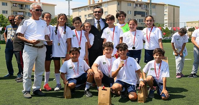 2. Karşıyaka Çocuk Atletizm Şenliği göz doldurdu