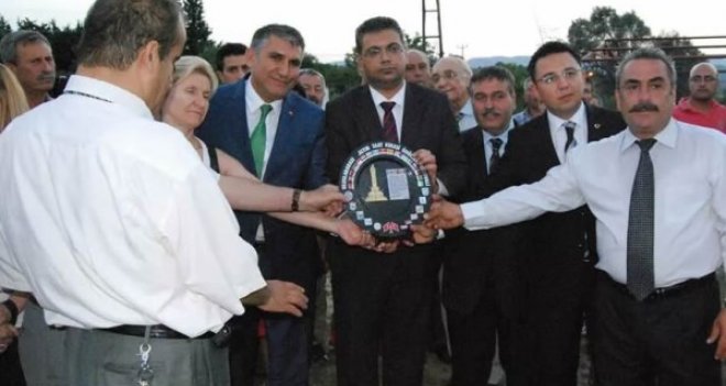 2014 YILININ ALTIN ADAMI VE KURULUŞU ÖDÜLÜNÜ ALDI