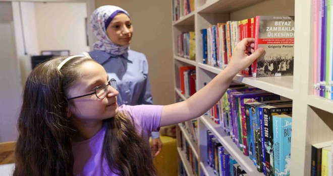 Bucalı Avşin Cumhuriyet Kütüphanesi ile hayaline yürüyor