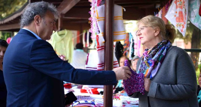 Yılbaşı hediyeleri Bornovalı kadınlardan