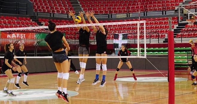 Karşıyakalı voleybolcuların lider hazırlıkları sürüyor…