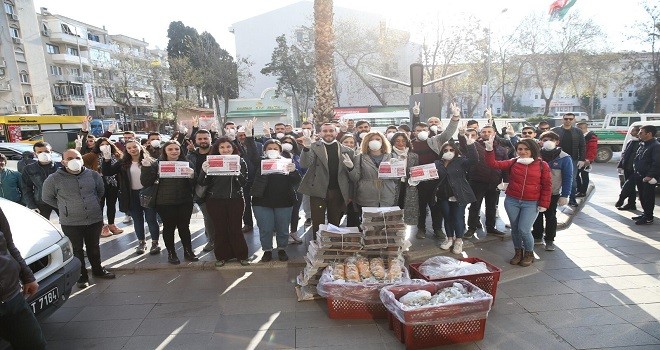 CHP Karşıyaka Gençlik Kolu sokaklarda...