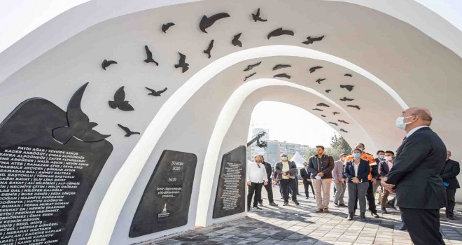 30 Ekim Deprem Anıtı açıldı