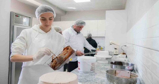 Çeşme’de Meslek Fabrikası hayata geçirildi