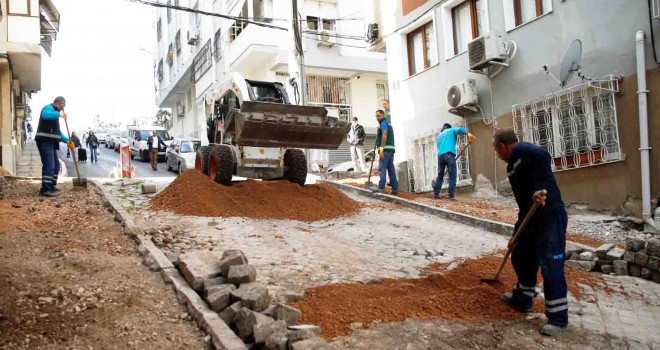 Konak’ın sokaklarında yoğun çalışma
