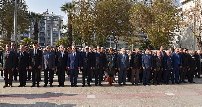 24 Kasım Öğretmenler Günü Karşıyaka'da kutlandı