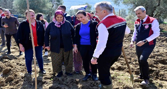 İzmir’de kadın çiftçilere destek