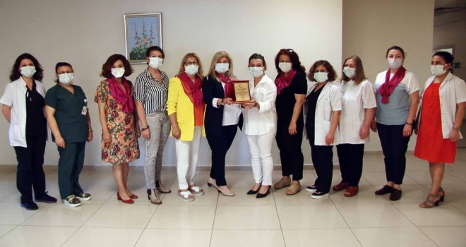 Karşıyakalı İş Kadınları Hemşireler Günü'nü unutmadı