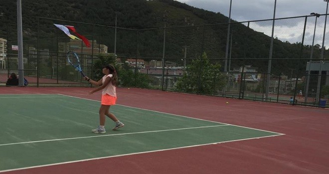 14 Yaş Tenis Turnuvası Karşıyaka’da başladı
