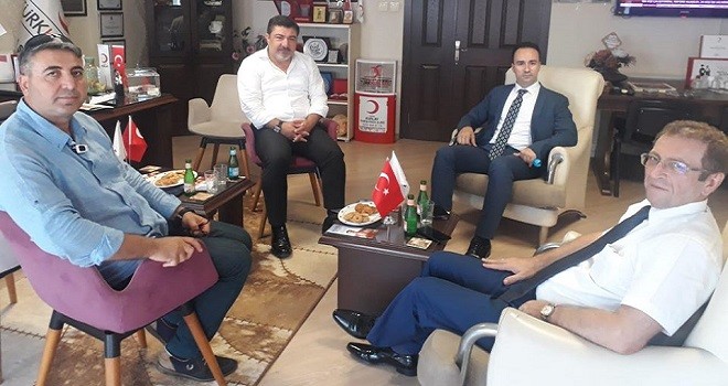 Karşıyaka Kaymakamı Kızılay Karşıyaka Şube Başkanı'nı tebrik etti