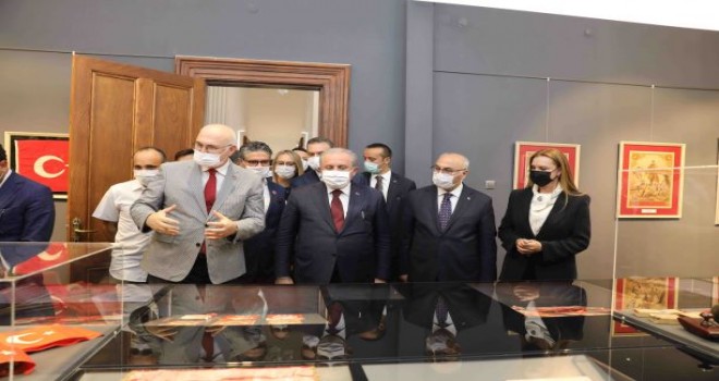 Türkiye'nin ilk Bayrak Müzesi İzmir'de açıldı