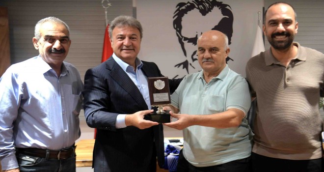 Amatörlerden Başkan İduğ’a plaketli teşekkür