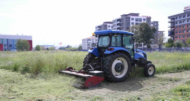 Çiğli Belediyesi’nden yaz öncesi yoğun kosa mesaisi