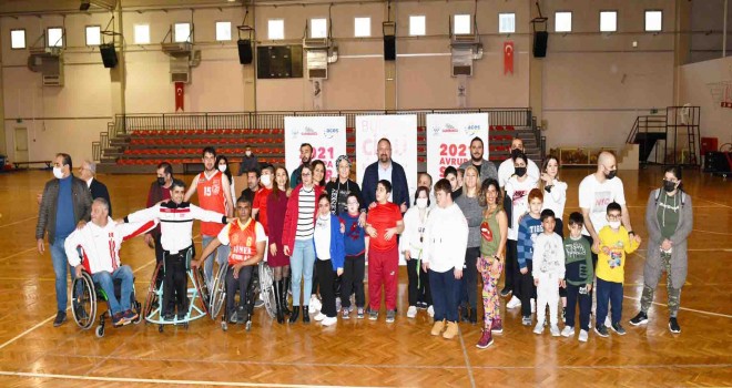 Çiğli engelleri birlikte aşıyor