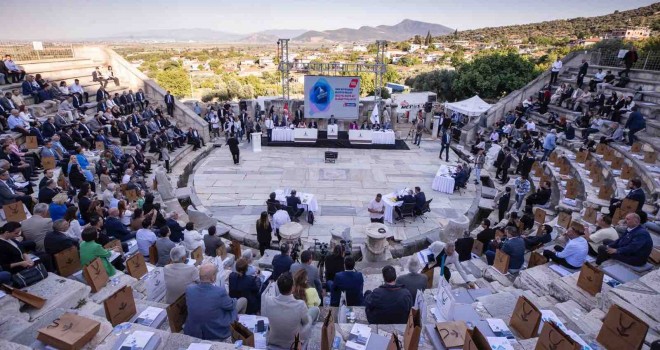 İzmir Büyükşehir Belediye Meclisi'nde 90 dakika tartışması