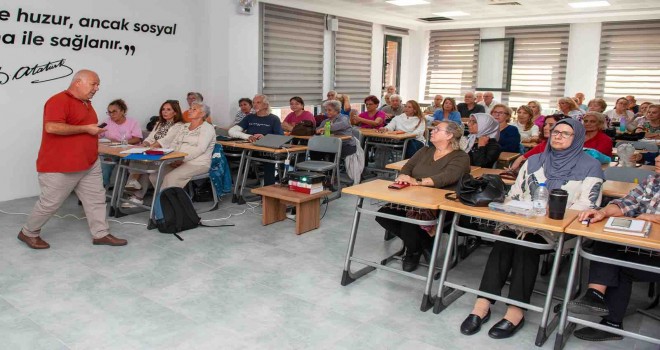 Karşıyaka’nın 3. Yaş Üniversitesi’nde ders zili çaldı