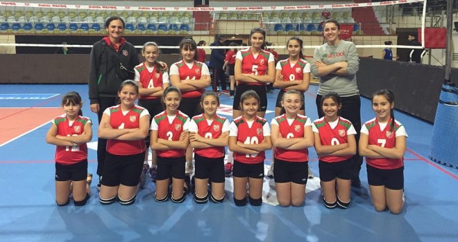 Karşıyaka’nın minik voleybolcuları 2’de 2…