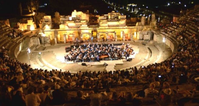 28.ULUSLARARASI İZMİR FESTİVALİ TARİHİ KONSERLE BAŞLADI