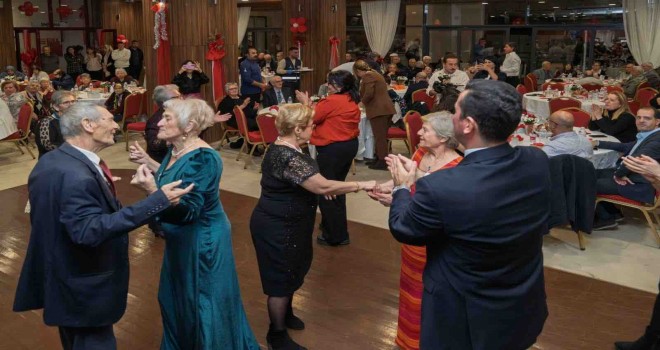 Huzurevinde yeni yıl coşkusu: Bu şehirde kimse yalnız değil