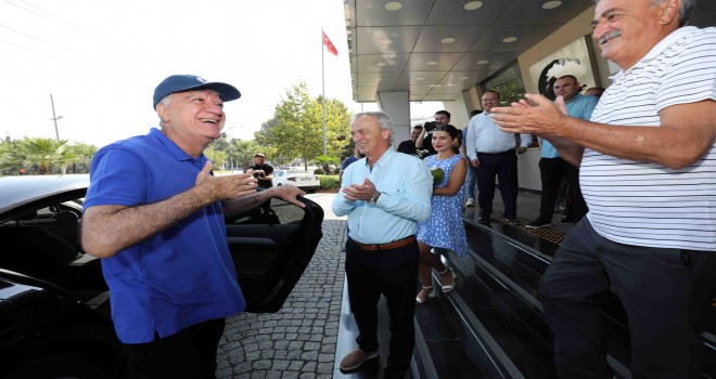 Başkan Engin görevine alkışlarla döndü