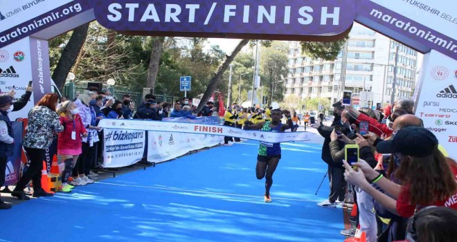 Maratonİzmir tarihe geçti