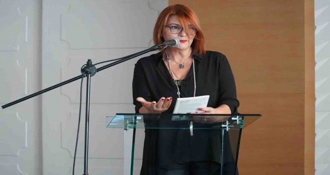 Yakından Geçen Alzheimer Öyküleri kitabı Karşıyaka'da tanıtıldı