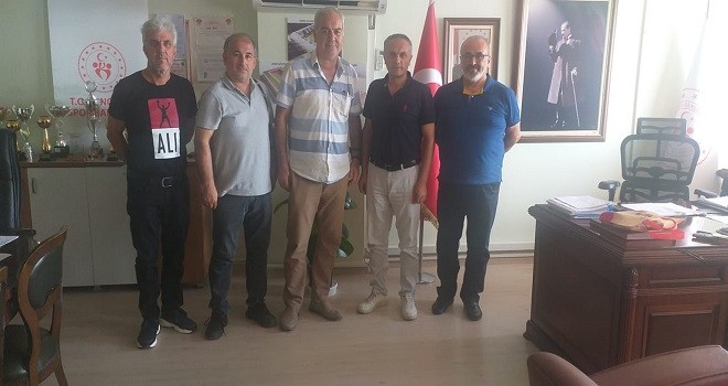 Karşıyakalı amatörler Müdür Yelek'i ziyaret etti