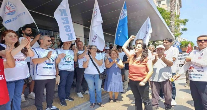 Karşıyaka'da işçilerden sonra memurlar da eylemde...