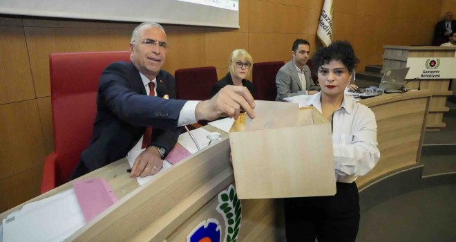 Gaziemir’de Ünal Işık yönetiminde ilk meclis gerçekleştirildi