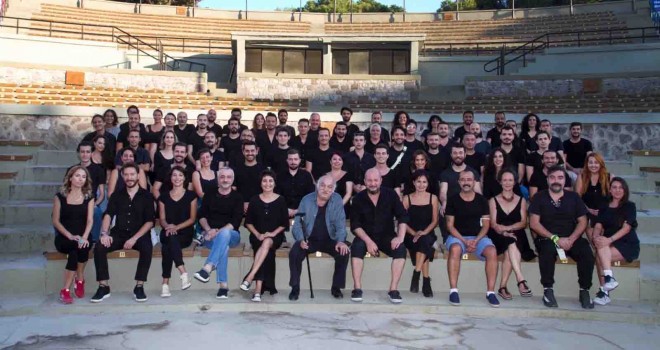 İzmir Şehir Tiyatroları 70 yıl sonra perde açıyor