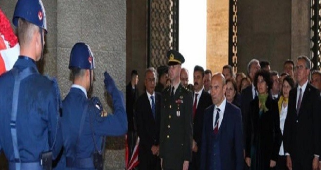 Dr. Cemil Tugay ve İzmirli başkanlar Anıtkabir'de...