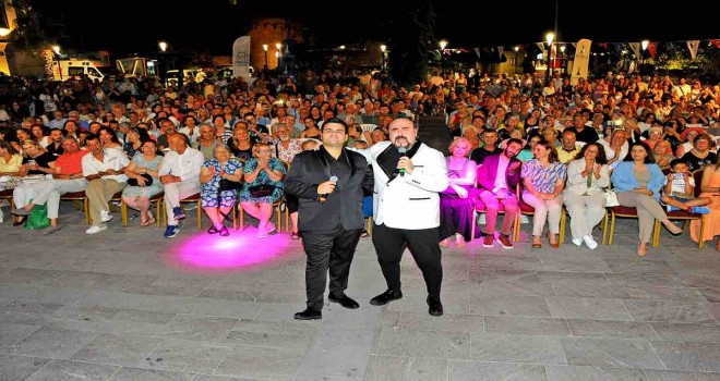 Dünya Müzik Günü'nde, usta ve çırak tenorlar Çeşme’de büyüledi