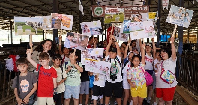 Dünya Süt Günü'nde Karşıyakalı Öğrenciler Tire'de Sütün Yolculuğuna Eşlik Etti