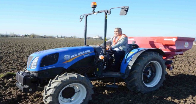 Torbalı Belediyesi, tarlalarına buğday ekti
