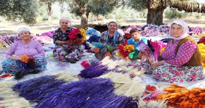 Bayındır’da her mevsim çiçek