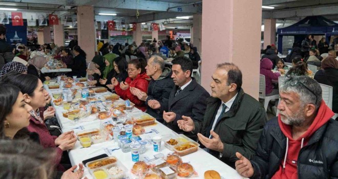 Dayanışma sofrası bu kez Bayraklı’da kuruldu