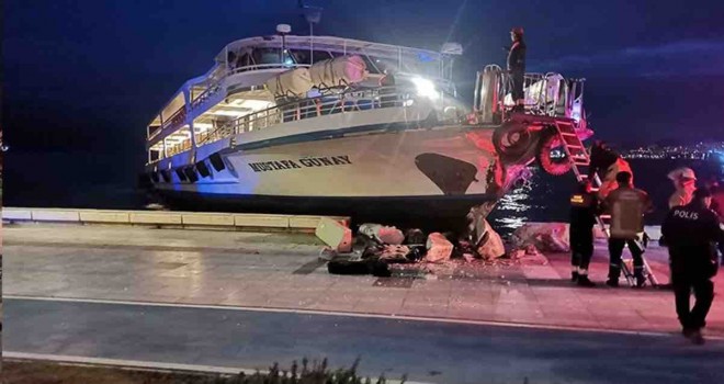Yolcu gemisi karaya çarptı...