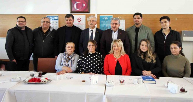 Karşıyaka Balkan Kadınları Derneği kahvaltıda buluştu