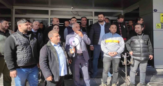 İki rakip aday Bostanlı Pazarı için karşı karşıya geldi