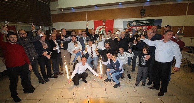 Karşıyakalı Kanarya Sevenler yılın yorgunluğunu attı