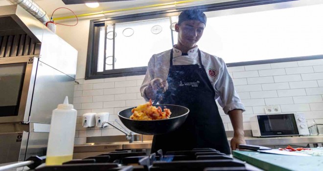 Karşıyakalı genç yetenekten iki altın bir bronz madalya