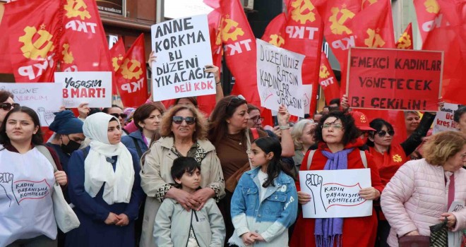 Kadın Dayanışma Komiteleri Karşıyaka'da ''İtirazım Var'' dedi