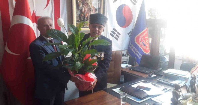 Karşıyaka Müftüsü İsa Gürler Muharip Gaziler Derneği'ni ziyaret etti