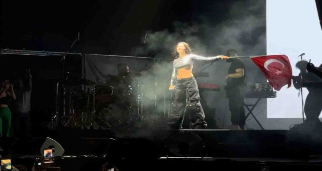 Bergama'da Pop Star Inna'dan muhteşem konser