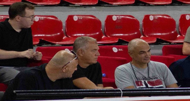 Efsane Basketbolcu Petar Naumoski Karşıyaka antrenmanında