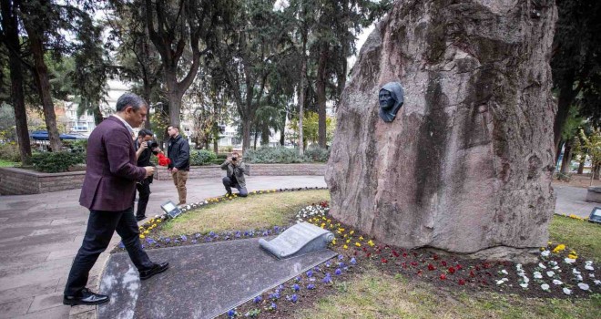 CHP Lideri Özel'den Zübeyde Ana'ya ziyaret