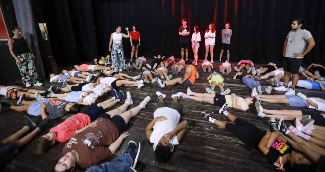 Karşıyaka’da sahne sırası yeni yeteneklerde