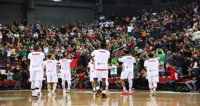 Karşıyaka üç kulvarda Play-Off potasında